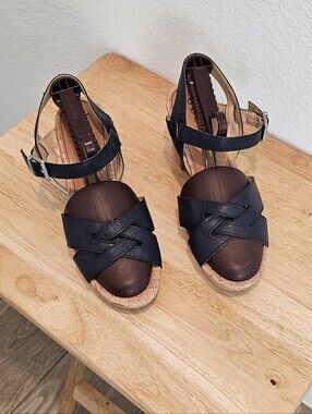 EUC b.o.c. Born Concept Navy Strappy Cork Wedge Sandals Size 9